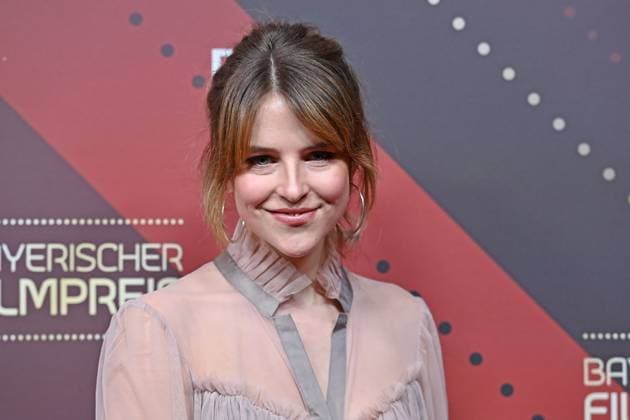 Leonie Brill actress, single picture, cropped single motif, portrait, portrait red carpet, red carpet,Bavarian Film Award 2023 on 19 09 2024 at the Prinzregententheater in Munich