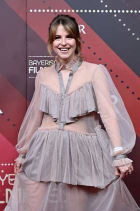 Leonie Brill actress, single picture, cropped single motif, half figure, half figure, red carpet, red carpet,Bavarian Film Award 2023 on 19 09 2024 at the Prinzregententheater in Munich R