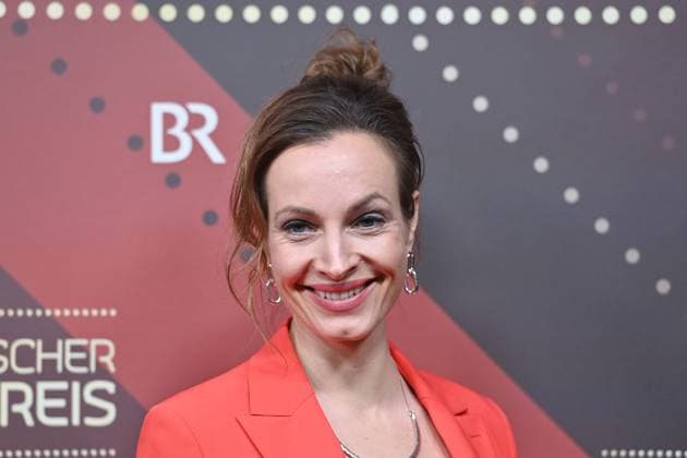 Dagny Dewath actress, single picture, cropped single motif, portrait, portrait red carpet, red carpet,Bavarian Film Award 2023 on 19 09 2024 at the Prinzregententheater in Munich