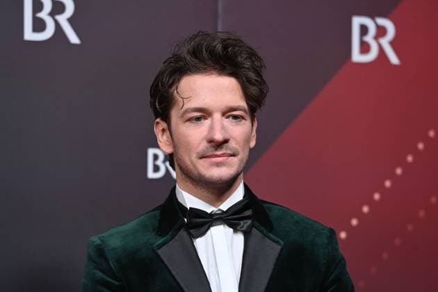 Stefan Gorski actor , single picture,cropped single motif,portrait,portrait,portrait red carpet,red carpet,Bavarian Film Award 2023 on 19 09 2024 at the Prinzregententheater in Munich R