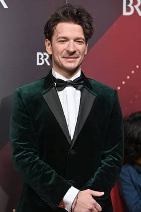 Stefan Gorski actor , single picture,cropped single motif,half figure,half figure red carpet,red carpet,Bavarian Film Award 2023 on 19 09 2024 at the Prinzregententheater in Munich r