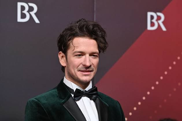 Stefan Gorski actor , single picture,cropped single motif,portrait,portrait,portrait red carpet,red carpet,Bavarian Film Award 2023 on 19 09 2024 at the Prinzregententheater in Munich R