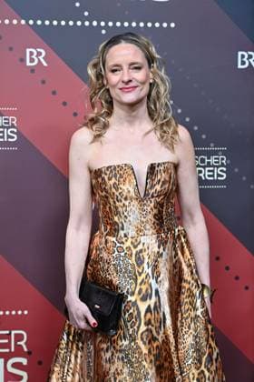Anne Ratte Polle actress, single picture, cropped single motif, half figure, half figure, red carpet, red carpet,Bavarian Film Award 2023 on 19 09 2024 at the Prinzregententheater in Munich