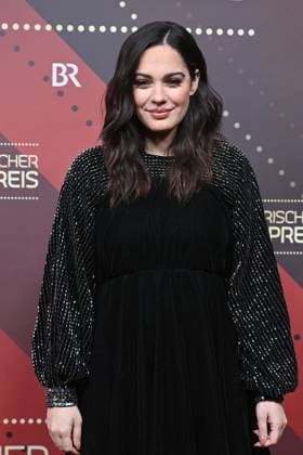 Nilam Farooq actress, single picture, cropped single motif, half figure, half figure, red carpet, red carpet,Bavarian Film Award 2023 on 19 09 2024 at the Prinzregententheater in Munich R