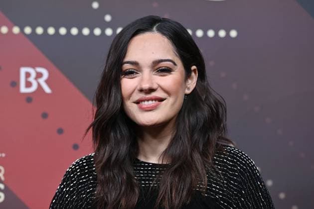 Nilam Farooq actress, single picture, cropped single motif, portrait, portrait red carpet, red carpet,Bavarian Film Award 2023 on 19 09 2024 at the Prinzregententheater in Munich