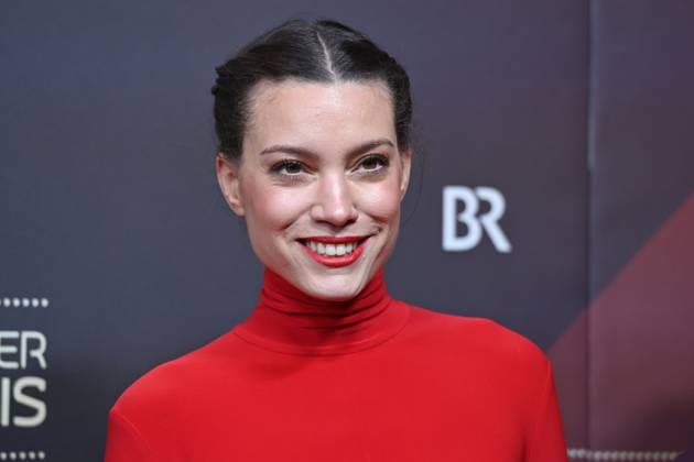 Viktoria Ngotse actress, single picture, cropped single motif, portrait, portrait red carpet, red carpet,Bavarian Film Award 2023 on 19 09 2024 at the Prinzregententheater in Munich