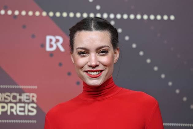 Viktoria Ngotse actress, single picture, cropped single motif, portrait, portrait red carpet, red carpet,Bavarian Film Award 2023 on 19 09 2024 at the Prinzregententheater in Munich