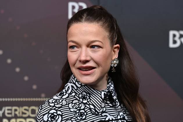 Hannah Herzsprung actress, single picture, cropped single motif, portrait, portrait red carpet, red carpet,Bavarian Film Award 2023 on 19 09 2024 at the Prinzregententheater in Munich e