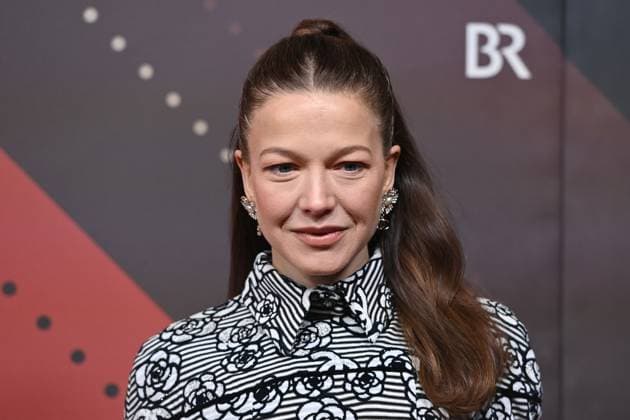 Hannah Herzsprung actress, single picture, cropped single motif, portrait, portrait red carpet, red carpet,Bavarian Film Award 2023 on 19 09 2024 at the Prinzregententheater in Munich e