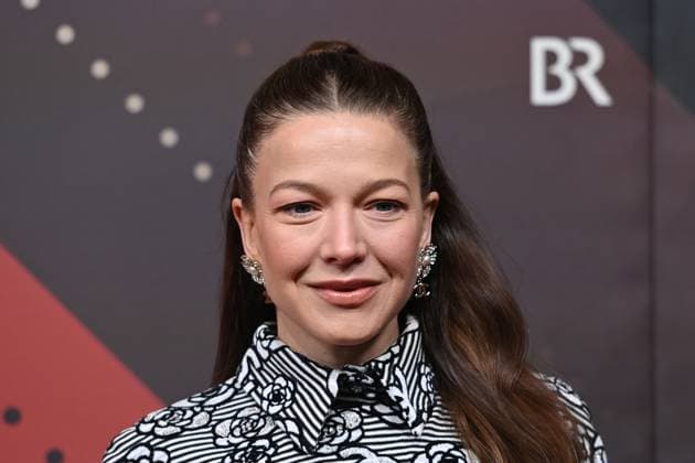 Hannah Herzsprung actress, single picture, cropped single motif, portrait, portrait red carpet, red carpet,Bavarian Film Award 2023 on 19 09 2024 at the Prinzregententheater in Munich e