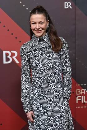 Hannah Herzsprung actress , single picture,cropped single motif,half figure,half figure red carpet,red carpet,Bavarian Film Award 2023 on 19 09 2024 at the Prinzregententheater in Munich e