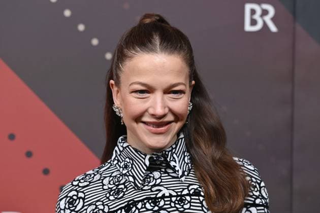 Hannah Herzsprung actress, single picture, cropped single motif, portrait, portrait red carpet, red carpet,Bavarian Film Award 2023 on 19 09 2024 at the Prinzregententheater in Munich e