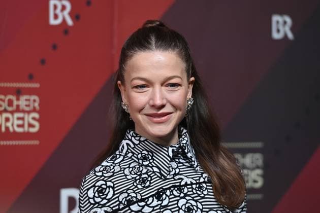 Hannah Herzsprung actress, single picture, cropped single motif, portrait, portrait red carpet, red carpet,Bavarian Film Award 2023 on 19 09 2024 at the Prinzregententheater in Munich e