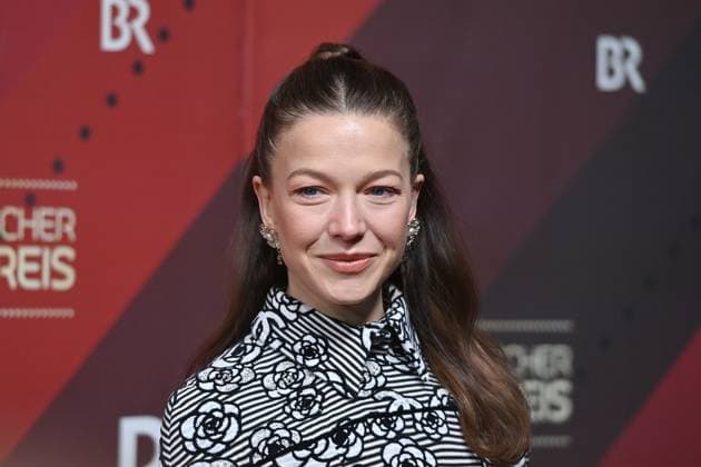 Hannah Herzsprung actress, single picture, cropped single motif, portrait, portrait red carpet, red carpet,Bavarian Film Award 2023 on 19 09 2024 at the Prinzregententheater in Munich e