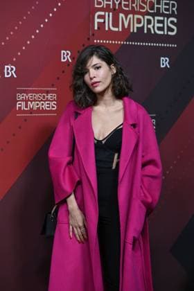 Jasmin Gassmann Jasmin Lord ,actress, single picture,cropped single motif,half figure,half figure red carpet,red carpet,Bavarian Film Award 2023 on 19 09 2024 at the Prinzregententheater in Munich Sven Simon Fotoagentur GmbH Co Pressefoto KG Prinzess Luise Str