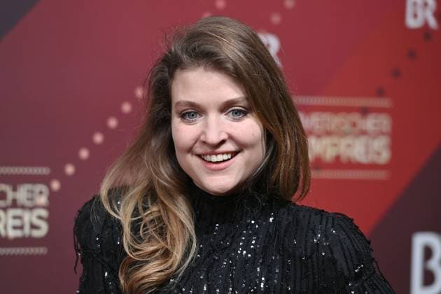 Lara MANDOKI actress, single picture, cropped single motif, portrait, portrait red carpet, red carpet,Bavarian Film Award 2023 on 19 09 2024 at the Prinzregententheater in Munich