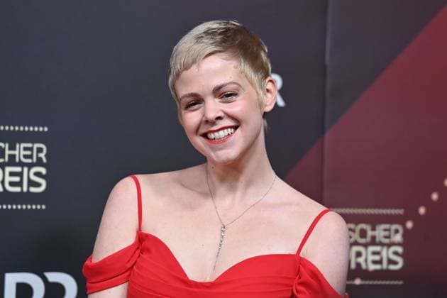 Jennifer Siemann actress, single picture, cropped single motif, portrait, portrait red carpet, red carpet,Bavarian Film Award 2023 on 19 09 2024 at the Prinzregententheater in Munich e