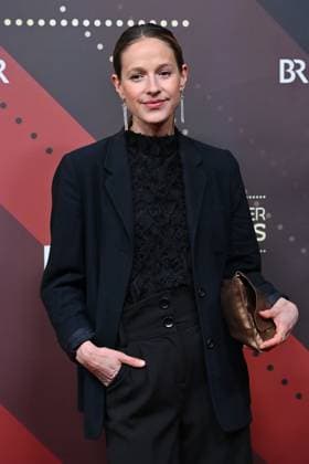 Lisa Bitter actress, single picture, cropped single motif, half figure, half figure, red carpet, red carpet,Bavarian Film Award 2023 on 19 09 2024 at the Prinzregententheater in Munich R u