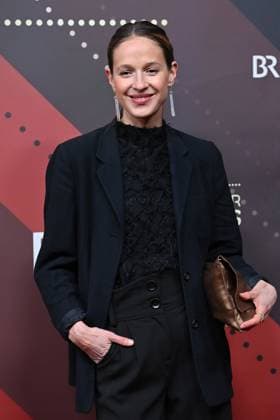 Lisa Bitter actress, single picture, cropped single motif, half figure, half figure, red carpet, red carpet,Bavarian Film Award 2023 on 19 09 2024 at the Prinzregententheater in Munich R u