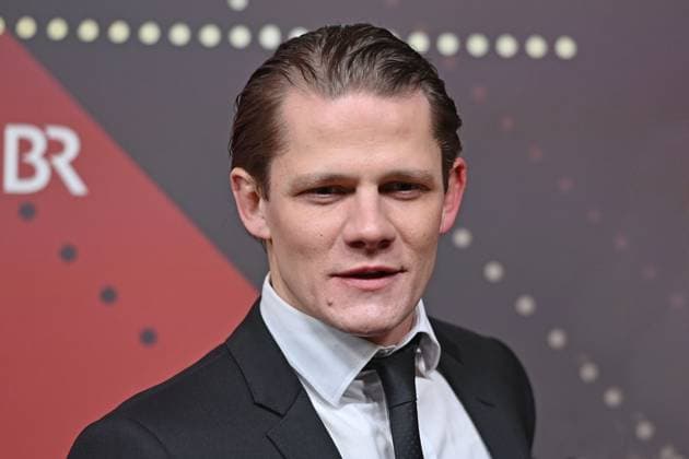 Max von der Groeben actor, single image, cropped single motif, portrait, portrait red carpet, red carpet,Bavarian Film Award 2023 on 19 09 2024 at the Prinzregententheater in Munich e i