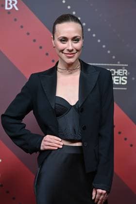 Sina Tkotsch actress, single picture, cropped single motif, half figure, half figure, red carpet, red carpet,Bavarian Film Award 2023 on 19 09 2024 at the Prinzregententheater in Munich R