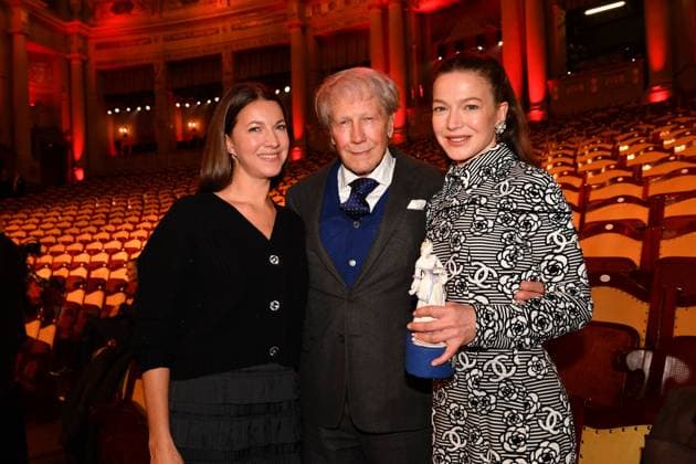 Bernd Herzsprung with his two daughters Hannah and Sarah Bavarian Film Award Party Award Winner Prinzregenten Theater Munich 19 January 2024