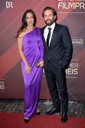 Quirin Berg with partner Kara Hecker at the presentation of the 45 Bavarian Film Award 2023 in the Prinzregententheater Munich, 19 01 2024 Foto:xF.xKernx xFuturexImagex bay_filmpreis_2776