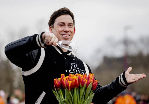 Entertainment Bilder des Tages AMSTERDAM - DJ Hardwell names the new tulip Tulipa Hardwell on National Tulip Day. The picking garden will be opened on Museumplein, where visitors can pick a bunch of tulips for free. ANP REMKO DE WAAL netherlands out - belgium out  Copyright: xx x488988027x originalFilename: 488988027.jpg