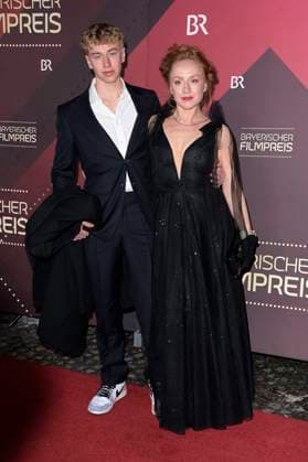 Brigitte Hobmeier with son August Brugger at the presentation of the 45 Bavarian Film Award 2023 in the Prinzregententheater Munich, 19 01 2024 Foto:xF.xKernx xFuturexImagex bay_filmpreis_2329