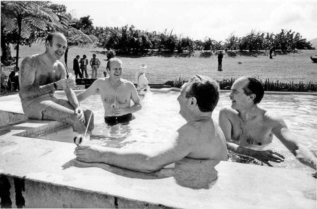 Ford, Kissinger and French Leaders Meet in the Swimming Pool Talks on problems like the energy crisis continued even in the swimming pool at the Leyritz Hotel in Martinique on December 15, 1974. From left to right French President Valery Giscard d Estaing, United States President Gerald R. Ford, United States Secretary of State Henry Kissinger, and French Foreign Minister Jean-Paul Sauvagnargues relax during their meeting in Martinique, F.W.I. Martinique EDITORIAL USE ONLY Copyright: xx DavidxHumexKennerlyx cnpphotos010066