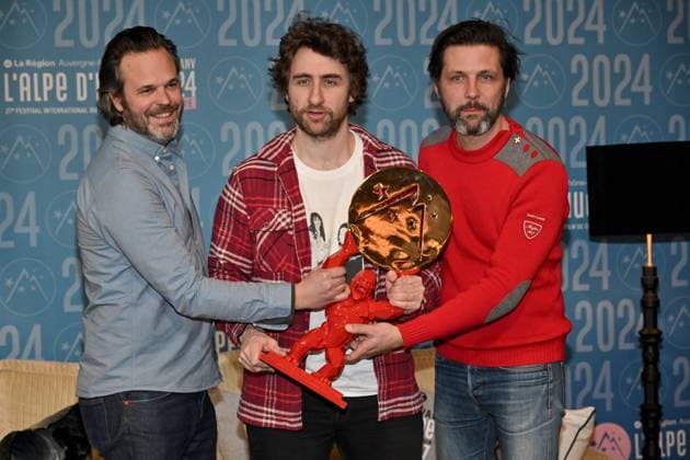 27th Alpe D Huez Festival Winners Photocall Florent Bernard and Producers attending the Winners Photocall during the 27th Alpe d Huez Film Festival in Alpe d Huez, France on January 20, 2024. Photo by Julien Reynaud APS-Medias ABACAPRESS.COM Alpe d Huez France  Copyright: xReynaudxJulien APS-Medias ABACAx