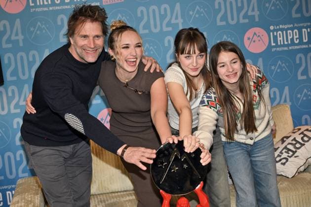 27th Alpe D Huez Festival Winners Photocall Thomas Jouannet, Chloe Jouannet, Mado Jouannet, Ysee Jouannet attending the Winners Photocall during the 27th Alpe d Huez Film Festival in Alpe d Huez, France on January 20, 2024. Photo by Julien Reynaud APS-Medias ABACAPRESS.COM Alpe d Huez France  Copyright: xReynaudxJulien APS-Medias ABACAx