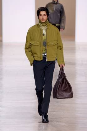 Bilder des Jahres 2024, Entertainment 01 Januar Entertainment Themen der Woche KW03 Entertainment Bilder des Tages (240121) -- PARIS, Jan. 21, 2024 -- A model presents a creation by Hermes for the Menswear Ready-to-wear Fall Winter 2024-2025 collections during Paris Fashion Week in Paris, France, Jan. 20, 2024. ( Handout via Xinhua) FRANCE-PARIS-FASHION WEEK-HERMES MeetEurope 