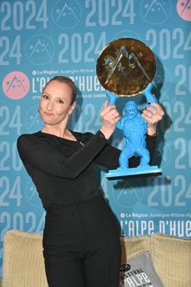 27th L Alpe d Huez Festival Winners Photocall Audrey Lamy (Prix de la region for Heureux gagnants ) posing for the photocall of the winners during the 27th Comedy Film Festival in L Alpe d?Huez, France, on January 20, 2024. Photo by Mireille Ampilhac ABACAPRESS.COM L Alpe d Huez France  Copyright: xAmpilhacxMireille ABACAx