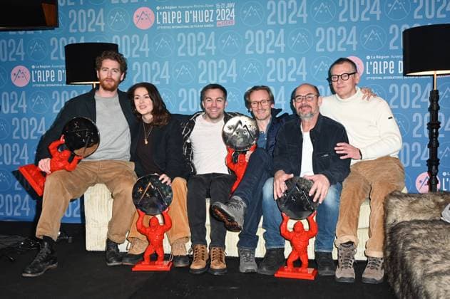 27th L Alpe d Huez Festival Winners Photocall Pablo Pauly, Julia Faure, Wielfried Meance, Olivier Ducray and Bernard Campan (Prix du public, Prix special du jury, Prix d interpretation masculine, Prix d interpretation feminine for Et plus si affinites ) posing for the photocall of the winners during the 27th Comedy Film Festival in L Alpe d?Huez, France, on January 20, 2024. Photo by Mireille Ampilhac ABACAPRESS.COM L Alpe d Huez France  Copyright: xAmpilhacxMireille ABACAx