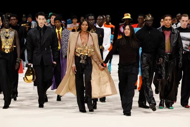 DÃ filÃ Balmain Collection Homme PrÃªt-Ã -Porter Automne Hiver 2024-2025 lors de la Fashion Week de Paris (PFW) DÃ filÃ Balmain Collection Homme PrÃªt-Ã -Porter Automne Hiver 2024-2025 lors de la Fashion Week de Paris (PFW), Ã Paris, France, le 19 janvier 2024. Balmain Men s Fashion Show, Fall-Winter 2024 2025 Collection as part of Paris Fashion Week, France, on January 19, 2024. Paris France  Copyright: xAgencex xBestimagexAgencex xBestimagex