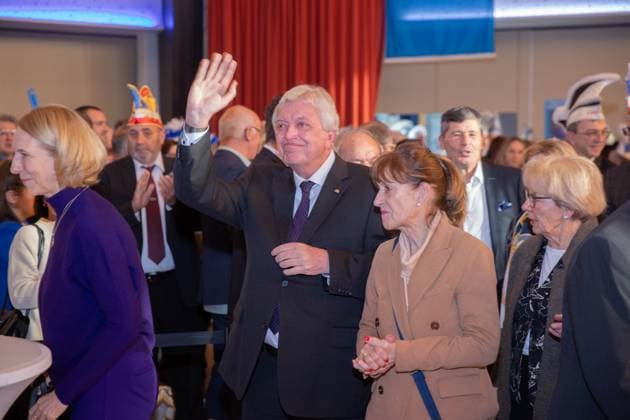 Awarding of the Order of Courage The HCV awards the Order of Courage at the Order Festival 21 01 2024 Bürstadt Awarding of the Order of Courage The HCV awards the Order of Courage to Volker Bouffier at the Order Festival TG2024-0048