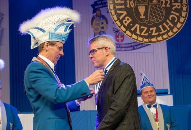 Awarding of the Order of Courage The HCV awards the Order of Courage at the Order Festival 21 01 2024 Bürstadt Awarding of the Order of Courage The HCV awards the Order of Courage at the Order Festival Patrick Brenner, Christian Engelhardt TG2024-0048