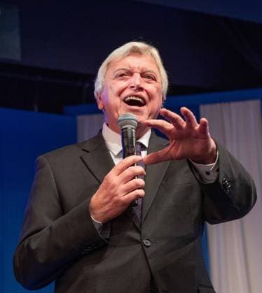 Awarding of the Order of Courage The HCV awards the Order of Courage at the Order Festival 21 01 2024 Bürstadt Awarding of the Order of Courage The HCV awards the Order of Courage to Volker Bouffier at the Order Festival TG2024-0048