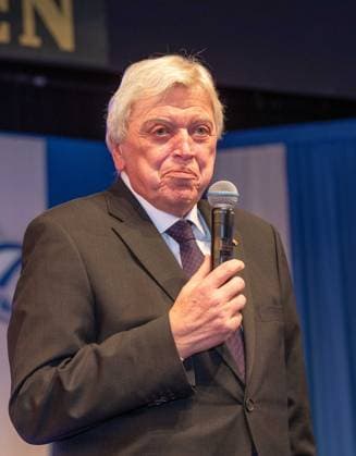 Awarding of the Order of Courage The HCV awards the Order of Courage at the Order Festival 21 01 2024 Bürstadt Awarding of the Order of Courage The HCV awards the Order of Courage to Volker Bouffier at the Order Festival TG2024-0048