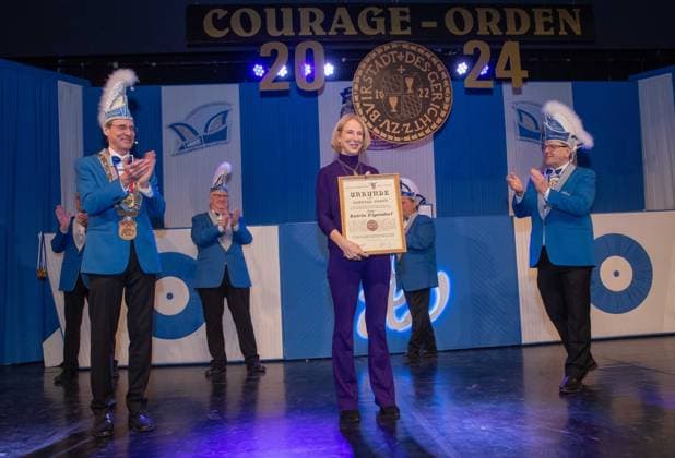 Awarding of the Order of Courage The HCV awards the Order of Courage at the Order Festival 21 01 2024 Bürstadt Awarding of the Order of Courage The HCV awards the Order of Courage at the Order Festival Patrick Brenner, Katrin Eigendorf, Frank Reichmann TG2024-0048