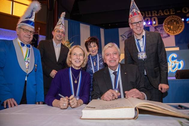 Awarding of the Order of Courage The HCV awards the Order of Courage at the Order Festival 21 01 2024 Bürstadt Awarding of the Order of Courage The HCV awards the Order of Courage at the Order Festival Katrin Eigendorf, Volker Bouffier TG2024-0048