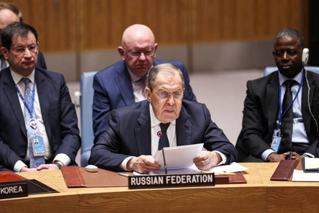 News Themen der Woche KW04 News Bilder des Tages USA, NEW YORK CITY - JANUARY 22, 2024: Russia s Foreign Minister Sergei Lavrov (C front) and Russia s Permanent Representative to the UN Vasily Nebenzya (C background) attend a United Nations Security Council meeting on Ukraine at the Security Council Chamber at the UN Headquarters. Valery Sharifulin TASS  66646406