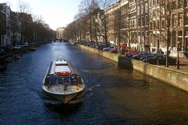 Canals and houseboats in Amsterdam, Holland Canals and houseboats in Amsterdam, Holland <br>Model Release: No<br>Property Release: No EDITORIAL USE ONLY Copyright: xx VOW4-008 JoexSohmx voaphotos008885
