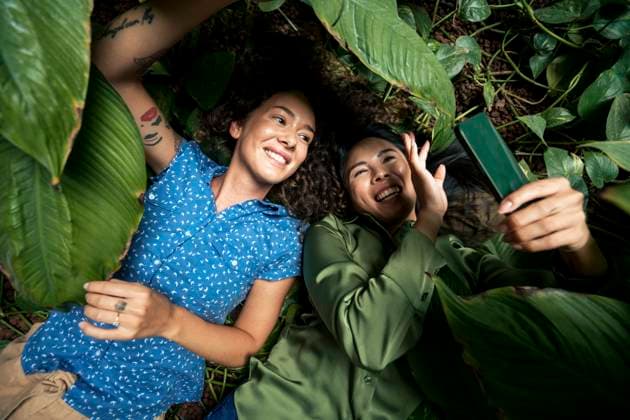 Creative Highlights Symbolbilder Happy woman taking selfie on smart phone with friend amidst plants model released, Symbolfoto property released, JOSEF22596