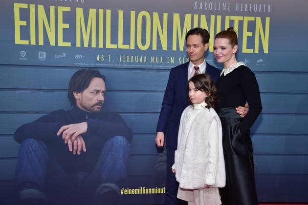 Bilder des Jahres 2024, Entertainment 01 Januar Entertainment Themen der Woche KW04 Entertainment Bilder des Tages Tom Schilling, Karoline Herfurth, Pola Friedrichs Ankunft zur Weltpremiere von EINE MILLION MINUTEN Kino ZooPalast in Berlin, am 23.01.2024 Weltpremiere von EINE MILLION MINUTEN *** Tom Schilling, Karoline Herfurth, Pola Friedrichs Arrival at the world premiere of EINE MILLION MINUTEN Cinema ZooPalast in Berlin, on 23 01 2024 World premiere of EINE MILLION MINUTEN Photopress Mueller