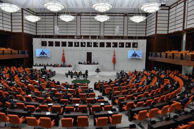 Bilder des Jahres 2024, News 01 Januar News Themen der Woche KW04 News Bilder des Tages (240123) -- ANKARA, Jan. 23, 2024 -- Turkish lawmakers attend a vote on Sweden s NATO bid at the Grand National Assembly in Ankara, T¨¹rkiye, on Jan. 23, 2024. Turkish lawmakers on Tuesday approved a long-delayed bill on Sweden s bid to become the 32nd member of NATO. (Photo by Xinhua) T?RKIYE-ANKARA-PARLIAMENT-SWEDEN S NATO BID-APPROVAL MustafaxKaya 