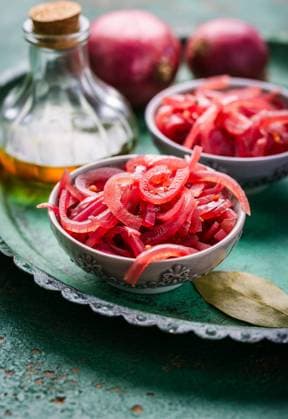 IMAGO Creative, Food, Pickled Onions Homemade pickled sliced red onions with ingredients Homemade pickled sliced red onions with ingredients Copyright: xZoonar.com IngridxBalabanovax 20901539