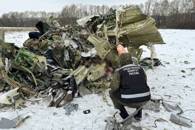 Bilder des Jahres 2024, News 01 Januar News Themen der Woche KW04 RUSSIA, BELGOROD REGION - JANUARY 24, 2024: Debris at the crash site of an Ilyushin Il-76 airlifter. According to the Russian Defence Ministry, an Ilyushin Il-76 airlifter carrying 65 Ukrainian prisoners of war who were being moved to the Belgorod Region for an exchange, 6 crew members, and 3 people accompanying them crashed near the village of Yablonovo on January 24 at about 11 a.m. Moscow time. TASS  66711710