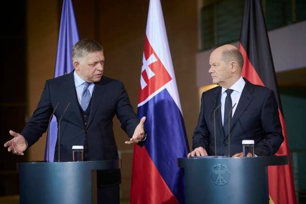 News Themen der Woche KW04 News Bilder des Tages Berlin, Olaf Scholz trifft den Ministerpräsidenten der Slowakischen Republik Robert Fico Bundeskanzler Olaf Scholz (SPD) und der Ministerpräsident der Slowakischen Republik Robert Fico geben am 24.01.2024 eine gemeinsame Pressekonferenz im Bundeskanzleramt in Berlin. Berlin Bundeskanzleramt Berlin Deutschland *** Berlin, Olaf Scholz meets the Prime Minister of the Slovak Republic Robert Fico Federal Chancellor Olaf Scholz SPD and the Prime Minister of the Slovak Republic Robert Fico give a joint press conference at the Federal Chancellery in Berlin Berlin Federal Chancellery Berlin Germany on 24 01 2024